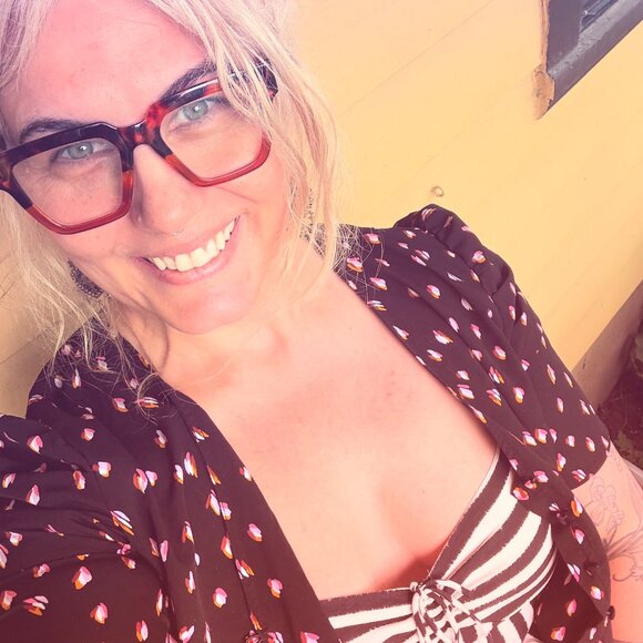 Meet your Posher, Crystal - Picture 1 of 1